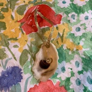 Oyster w/ Pearl Ornament